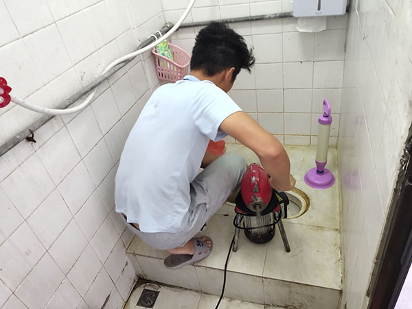 墨玉肥皂掉到马桶里把马桶堵住了怎么办？马桶堵住了怎么办