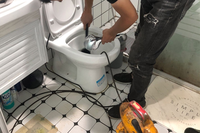 墨玉马桶堵塞自己疏通还是找师傅?专业上门服务让你省时更省心